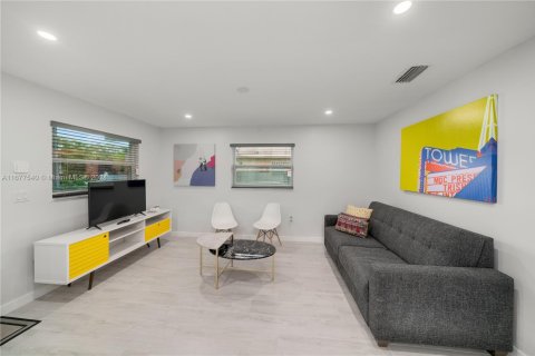 Commercial property in Miami, Florida 168.71 sq.m. № 1868483 - photo 24