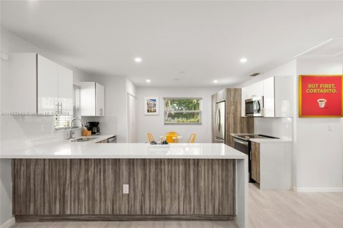 Commercial property in Miami, Florida 168.71 sq.m. № 1868483 - photo 3