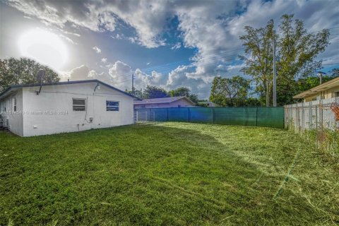 Commercial property in Miami, Florida 168.71 sq.m. № 1868483 - photo 18