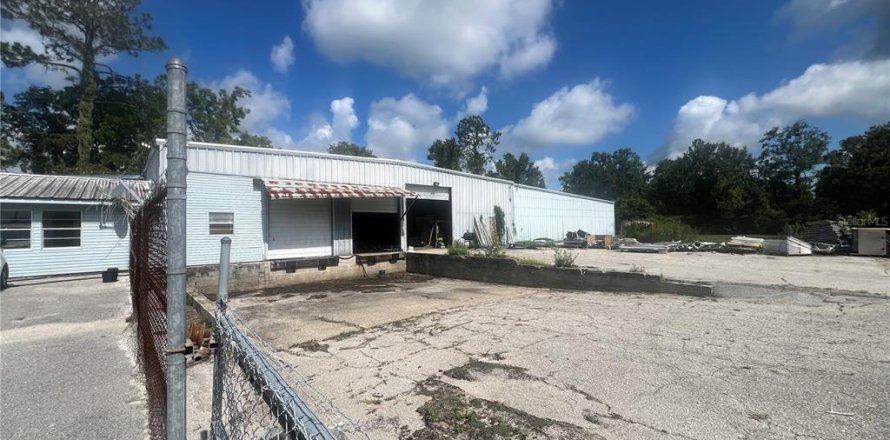 Commercial property in Lake City, Florida 1393.53 sq.m. № 1908413