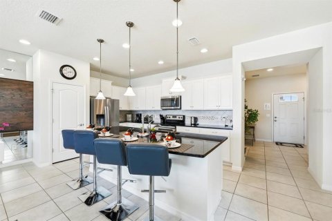 Touwnhouse à vendre à Kissimmee, Floride: 5 chambres, 210.42 m2 № 2215932 - photo 9