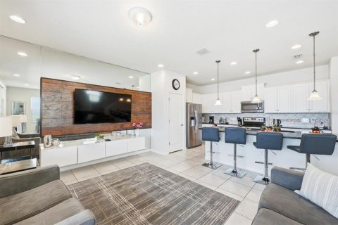 Touwnhouse à vendre à Kissimmee, Floride: 5 chambres, 210.42 m2 № 2215932 - photo 4