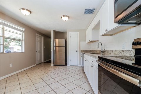 Casa en alquiler en New Port Richey, Florida, 3 dormitorios, 117.43 m2 № 1906090 - foto 4