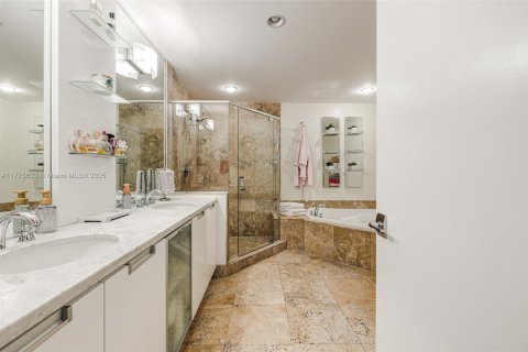 Condominio en venta en North Bay Village, Florida, 2 dormitorios, 135.45 m2 № 1861384 - foto 20