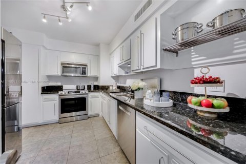 Condo in Surfside, Florida, 2 bedrooms  № 1945410 - photo 6