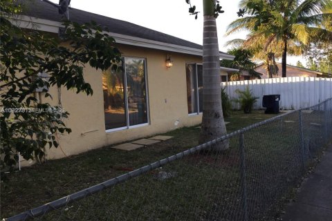 Villa ou maison à vendre à Homestead, Floride: 4 chambres, 147.34 m2 № 2005234 - photo 2