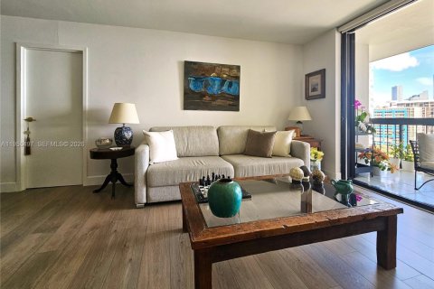 Condo in Miami, Florida, 2 bedrooms  № 2010725 - photo 11