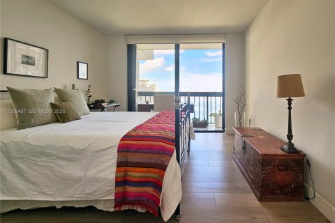Condo in Miami, Florida, 2 bedrooms  № 2010725 - photo 22