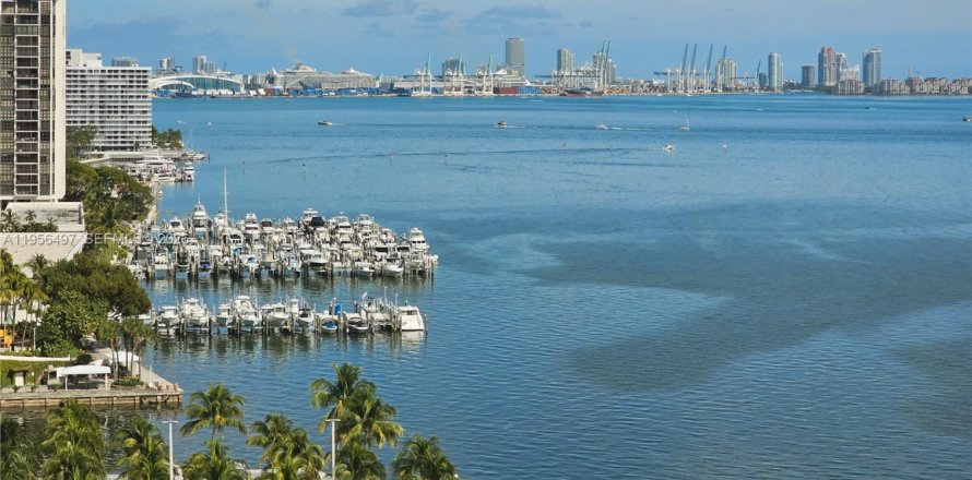 Condo in Miami, Florida, 2 bedrooms  № 2010725