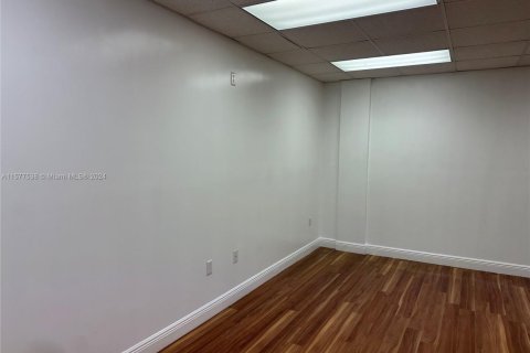 Immobilier commercial à louer à Miami, Floride № 1152151 - photo 1
