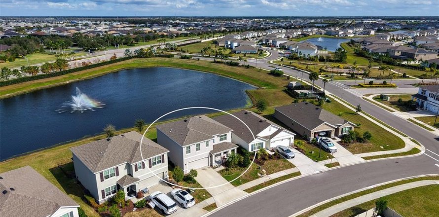 Villa ou maison à Bradenton, Floride 5 chambres, 242.01 m2 № 2410396