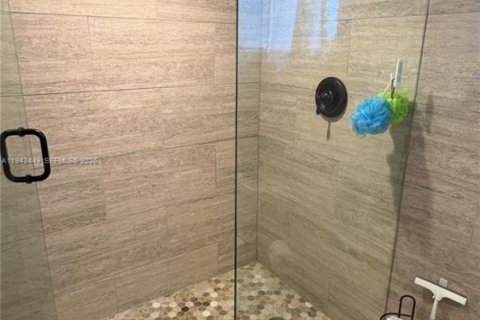 Townhouse in Hallandale Beach, Florida 2 bedrooms, 167.04 sq.m. № 2000310 - photo 20