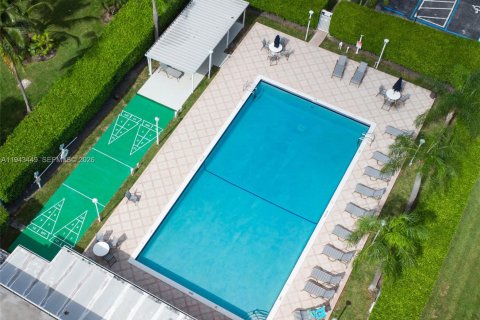 Townhouse in Hallandale Beach, Florida 2 bedrooms, 167.04 sq.m. № 2000310 - photo 26