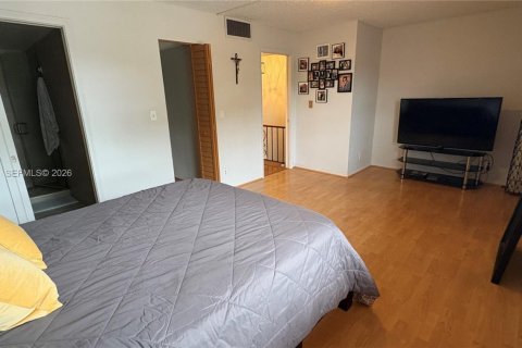 Townhouse in Hallandale Beach, Florida 2 bedrooms, 167.04 sq.m. № 2000310 - photo 23