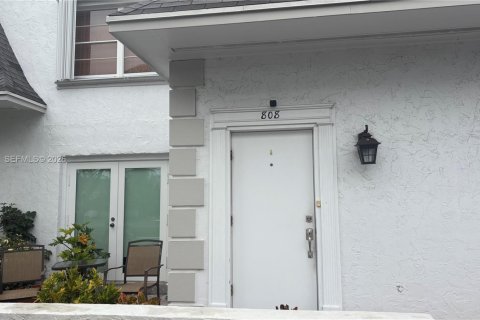 Townhouse in Hallandale Beach, Florida 2 bedrooms, 167.04 sq.m. № 2000310 - photo 4