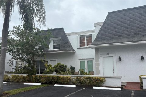 Townhouse in Hallandale Beach, Florida 2 bedrooms, 167.04 sq.m. № 2000310 - photo 3