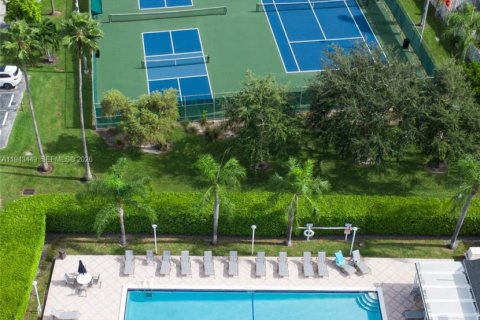 Townhouse in Hallandale Beach, Florida 2 bedrooms, 167.04 sq.m. № 2000310 - photo 27