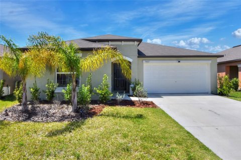House in NORTH PARK ISLE in Plant City, Florida 4 bedrooms, 179.77 sq.m. № 2200958