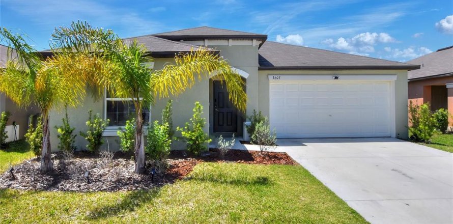 House in NORTH PARK ISLE in Plant City, Florida 4 bedrooms, 179.77 sq.m. № 2200958