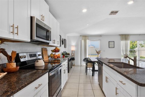 House in NORTH PARK ISLE in Plant City, Florida 4 bedrooms, 179.77 sq.m. № 2200958 - photo 16