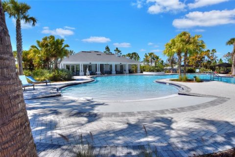 House in NORTH PARK ISLE in Plant City, Florida 4 bedrooms, 179.77 sq.m. № 2200958 - photo 2