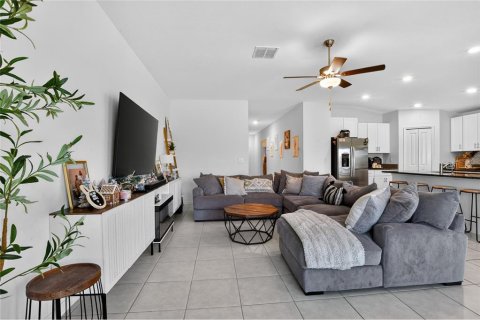 House in NORTH PARK ISLE in Plant City, Florida 4 bedrooms, 179.77 sq.m. № 2200958 - photo 9