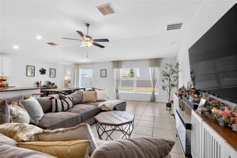 House in NORTH PARK ISLE in Plant City, Florida 4 bedrooms, 179.77 sq.m. № 2200958 - photo 8