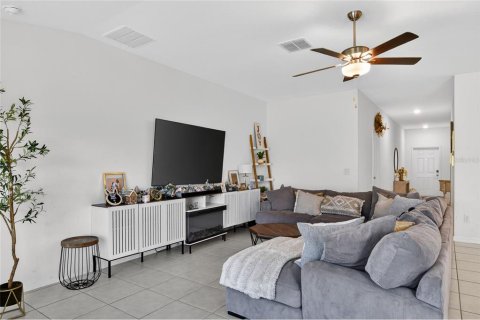 House in NORTH PARK ISLE in Plant City, Florida 4 bedrooms, 179.77 sq.m. № 2200958 - photo 7