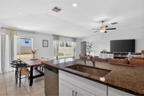 House in NORTH PARK ISLE in Plant City, Florida 4 bedrooms, 179.77 sq.m. № 2200958 - photo 15