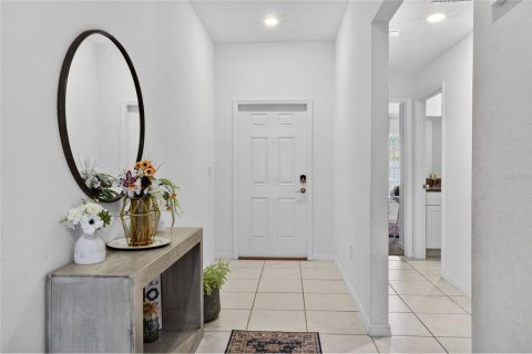 House in NORTH PARK ISLE in Plant City, Florida 4 bedrooms, 179.77 sq.m. № 2200958 - photo 6