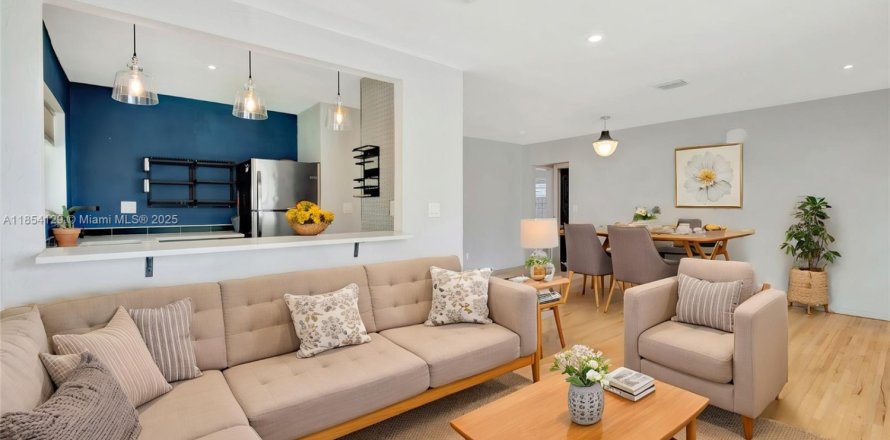 Villa ou maison à Hollywood, Floride 2 chambres, 100.33 m2 № 1962552