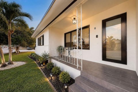 House in Hialeah, Florida 2 bedrooms, 92.9 sq.m. № 2083106 - photo 2