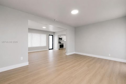 House in Hialeah, Florida 2 bedrooms, 92.9 sq.m. № 2083106 - photo 15