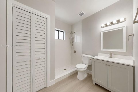 House in Hialeah, Florida 2 bedrooms, 92.9 sq.m. № 2083106 - photo 24