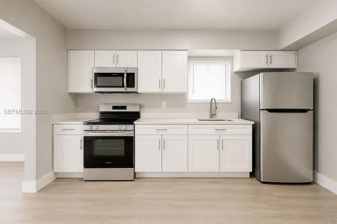 House in Hialeah, Florida 2 bedrooms, 92.9 sq.m. № 2083106 - photo 20