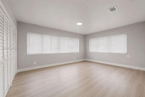 House in Hialeah, Florida 2 bedrooms, 92.9 sq.m. № 2083106 - photo 27