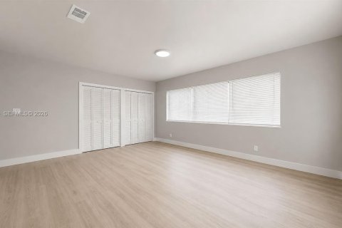 House in Hialeah, Florida 2 bedrooms, 92.9 sq.m. № 2083106 - photo 30
