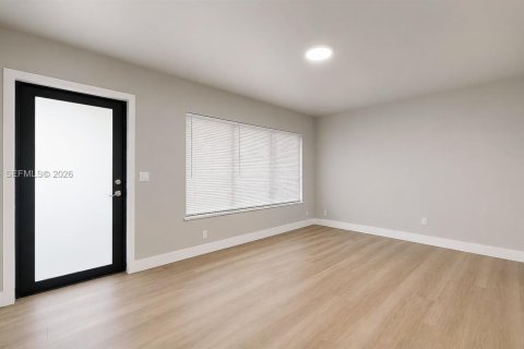 House in Hialeah, Florida 2 bedrooms, 92.9 sq.m. № 2083106 - photo 7