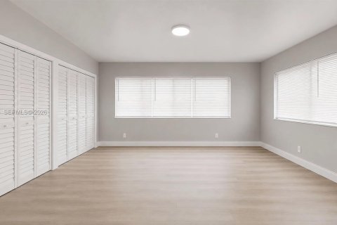 House in Hialeah, Florida 2 bedrooms, 92.9 sq.m. № 2083106 - photo 29