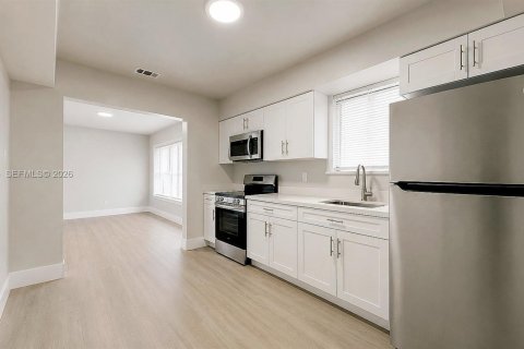 House in Hialeah, Florida 2 bedrooms, 92.9 sq.m. № 2083106 - photo 21
