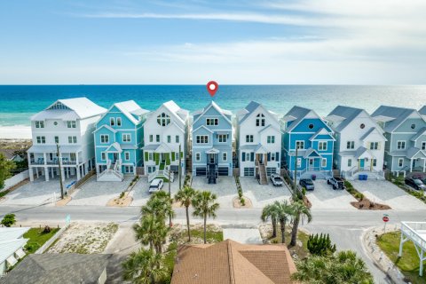 House in Panama City Beach, Florida 8 bedrooms, 471.94 sq.m. № 560615 - photo 1