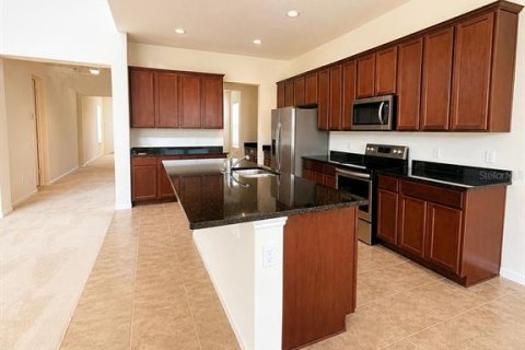House in Winter Garden, Florida 5 bedrooms, 399.94 sq.m. № 2202387 - photo 2