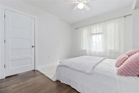 House in Saint Petersburg, Florida 6 bedrooms, 288.74 sq.m. № 1841716 - photo 21