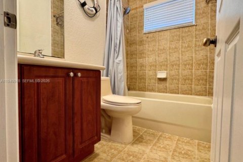 Villa ou maison à vendre à Miami, Floride: 5 chambres, 227.52 m2 № 1998842 - photo 12