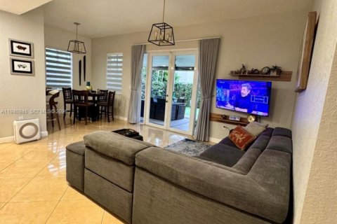 Villa ou maison à vendre à Miami, Floride: 5 chambres, 227.52 m2 № 1998842 - photo 6