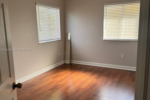 House in Miami, Florida 6 bedrooms, 227.52 sq.m. № 1998842 - photo 22