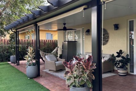 Villa ou maison à vendre à Miami, Floride: 5 chambres, 227.52 m2 № 1998842 - photo 17