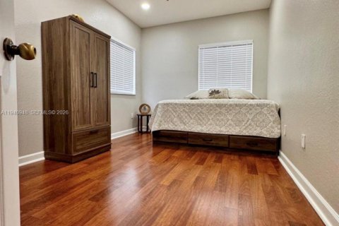 Villa ou maison à vendre à Miami, Floride: 5 chambres, 227.52 m2 № 1998842 - photo 3