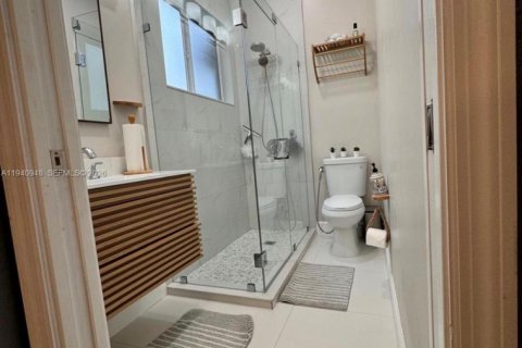 Villa ou maison à vendre à Miami, Floride: 5 chambres, 227.52 m2 № 1998842 - photo 11