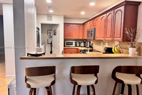 Villa ou maison à vendre à Miami, Floride: 5 chambres, 227.52 m2 № 1998842 - photo 15